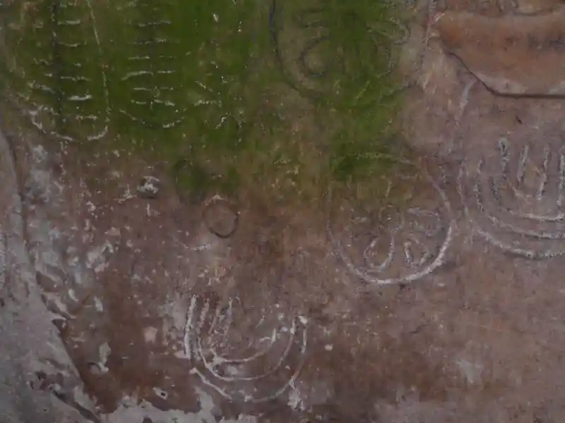 Grave of Jeremiah, solar disc, nine-pointed flower-like sun